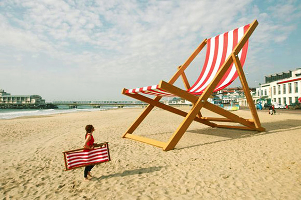 Luxe plus Heel veel goeds Grootste strandstoel ooit - noowz.nl