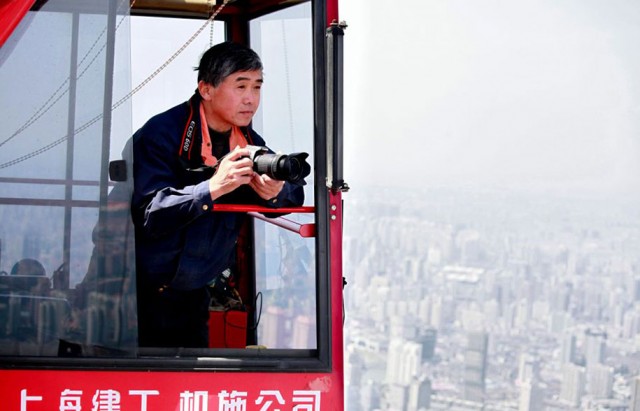 crane-operator-aerial-shanghai-photos-wei-gensheng-2